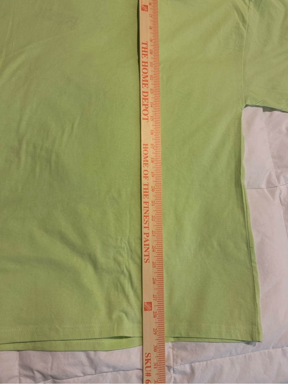 Size XL Peanuts Lime Green Snoopy Embroidered 'BOO!' Graphic Tee NEW - Picture 5 of 5